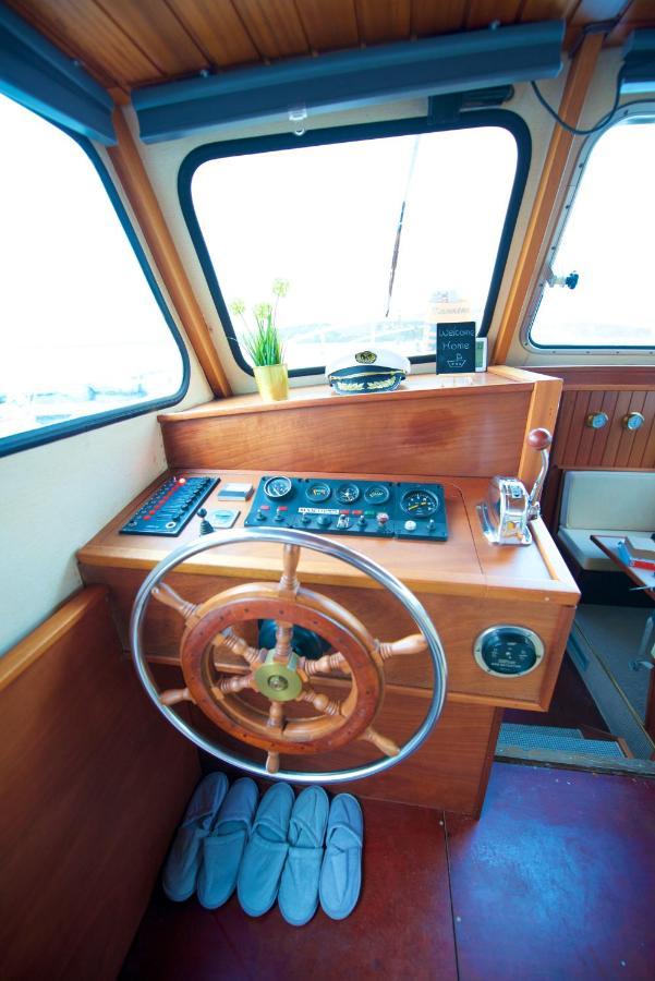 HOMEBOAT-bateau hôtel Genève Extérieur photo